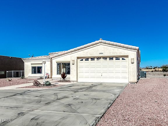3rd image of 1939 Spruce Dr