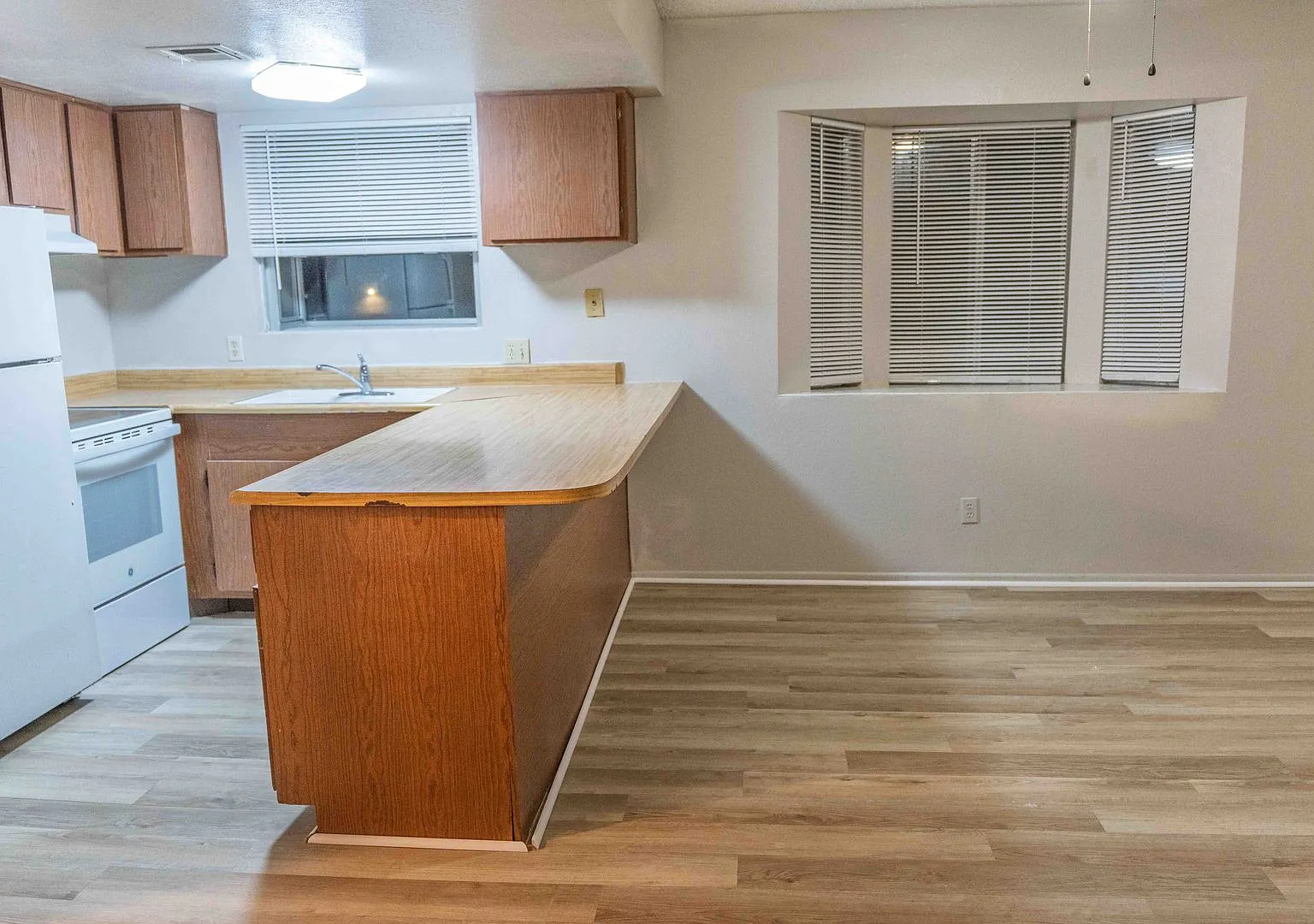 Fully Remodeled 2 Bedroom! — Photo 4