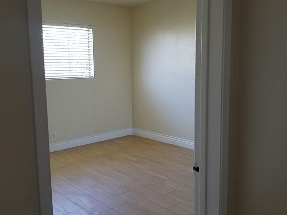 4th image of 13922 Yukon Ave APT 13