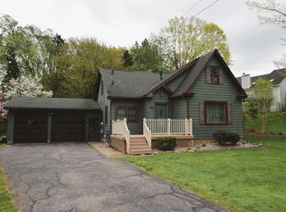 872 Thomas Ave, Rochester, NY 14617