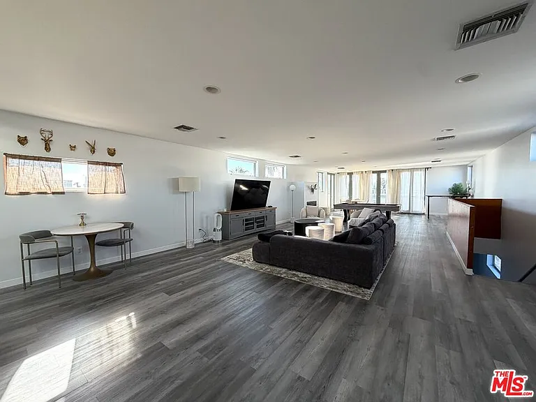46 Rose Ave — Photo 9