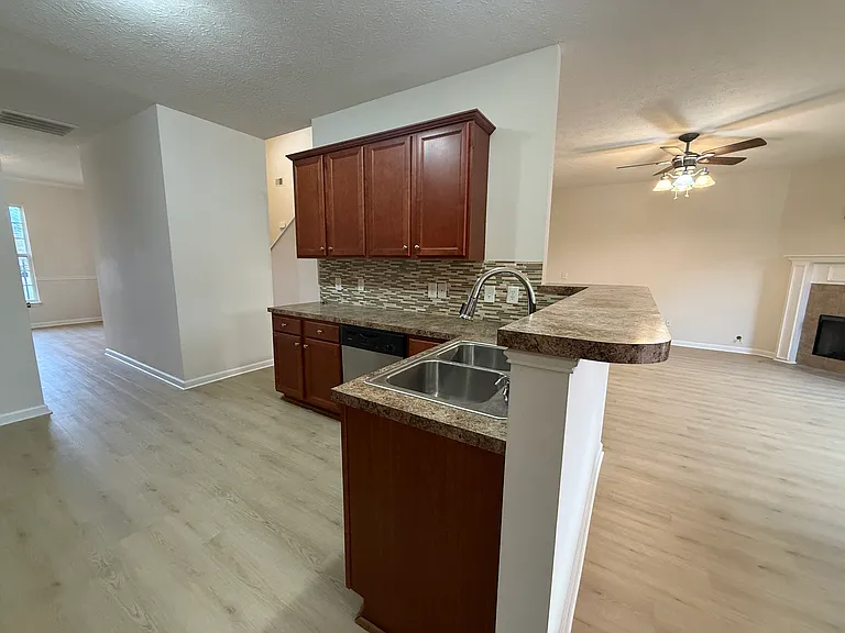 102 Privett Ct — Photo 8