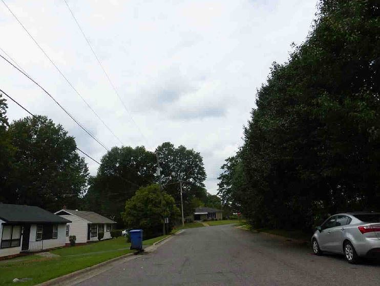 2nd image of 412 Belvedere Cir