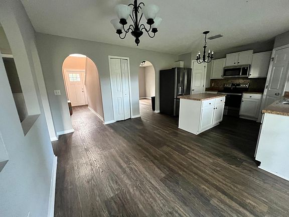 4th image of 43 Sterling Hill Dr