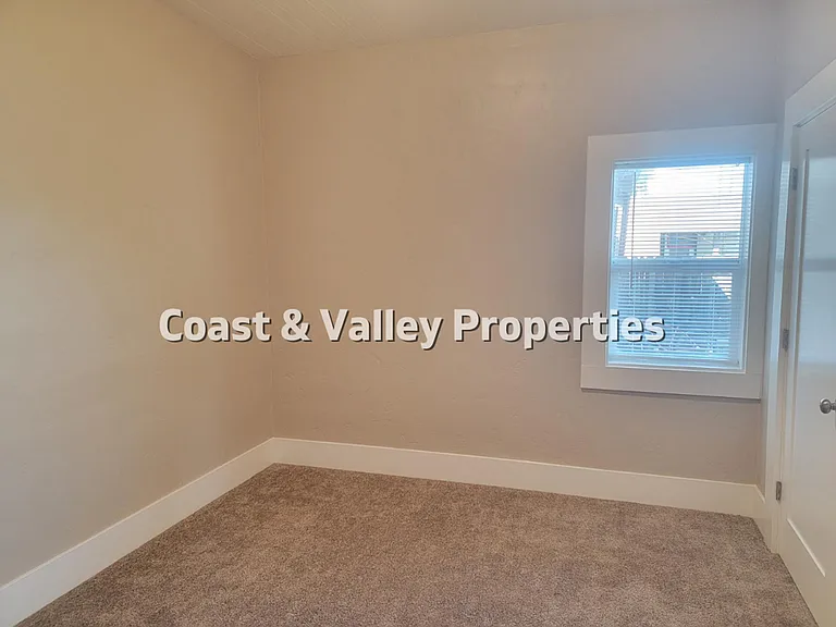 402-408 N Vanderhurst Ave #&-322-326 — Photo 5