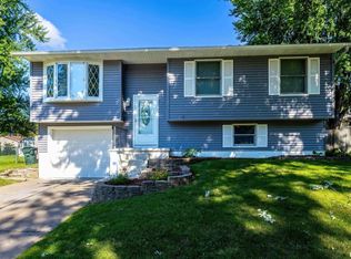 4718 N Sturdevant St, Davenport, IA 52806