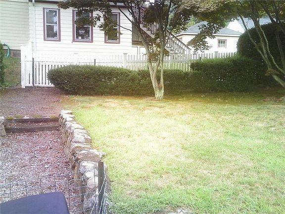 4th image of 30 W Warwick Ave
