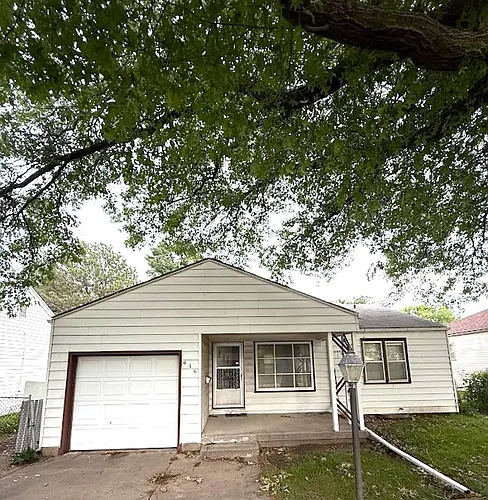 646 S Pinecrest Ave Photo 1