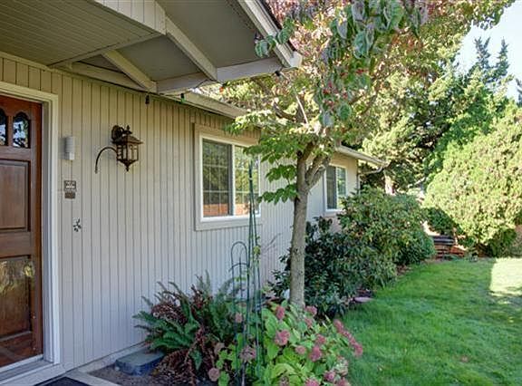 3rd image of 565 Dogwood Dr