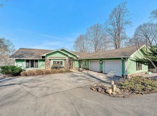 23 Waterpoint Ct, Moneta, VA 24121