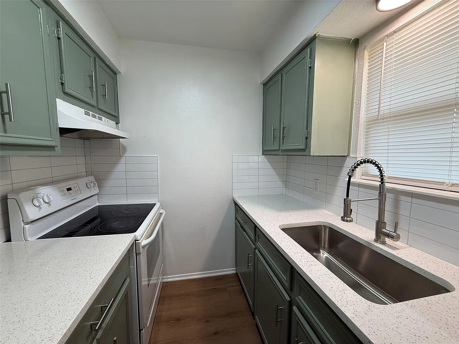 2 bed, 1.0 bath, 624 sqft, $1,400 — Photo 4