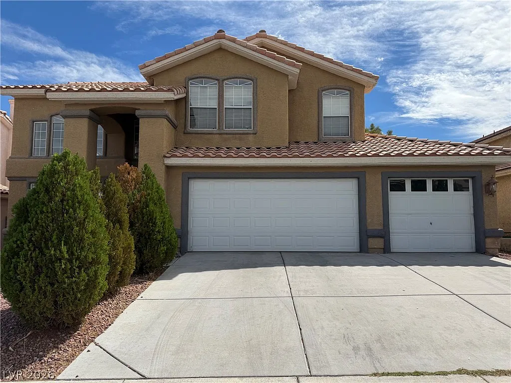 4 bed, 2.5 bath, 2350 sqft, $2,600 — Photo 2