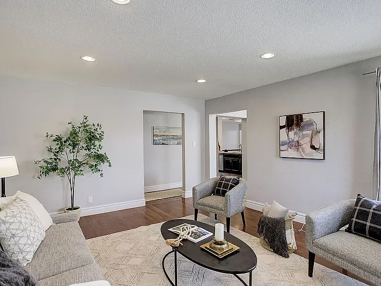319 Carter Ln — Photo 8