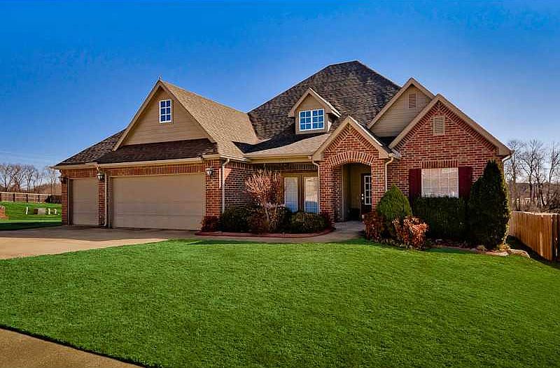 1st image of 3701 SW Kestrel Dr