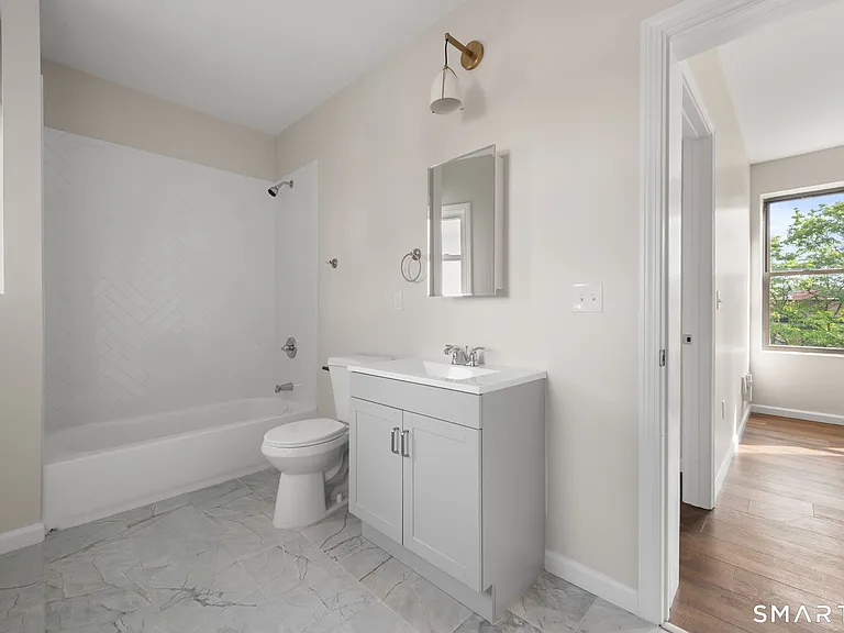 27 Main St #6 — Photo 4
