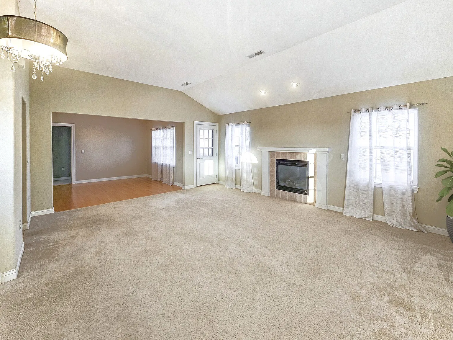 2 bed, 1470 sqft, $1,950 — Photo 3