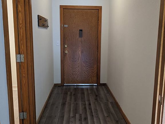 5th image of 304 4th St NE #8