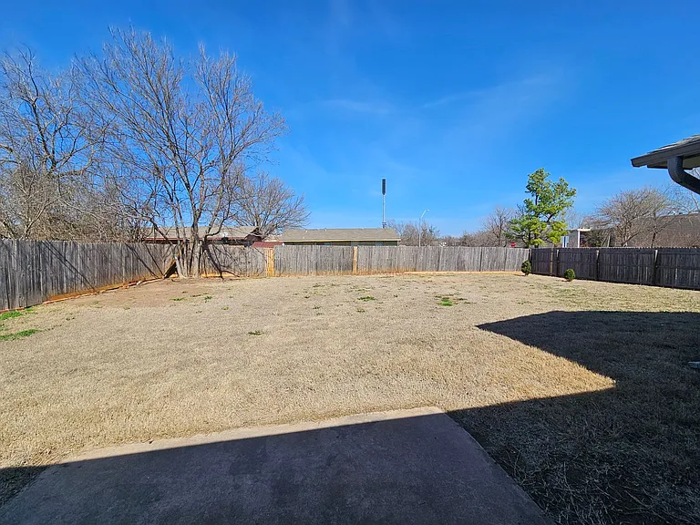 1345 Columbia Cir — Photo 17