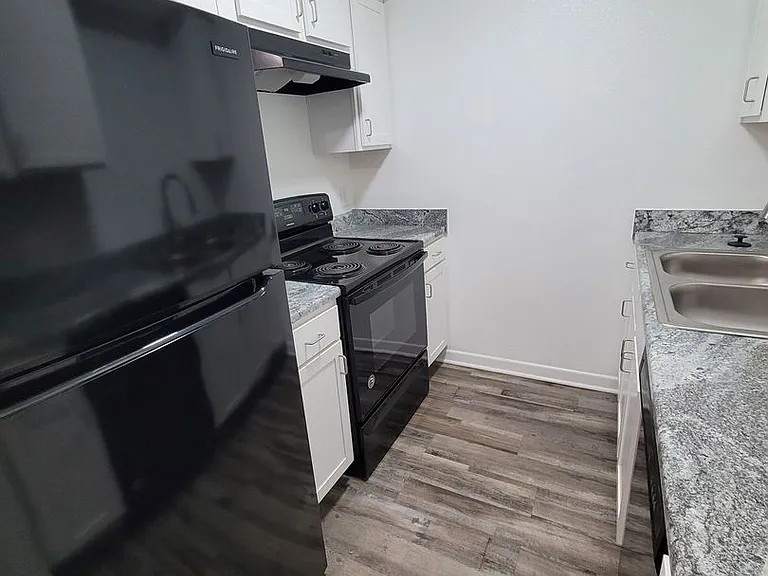 The Village Residences — Photo 40