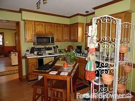 The kitchen : looking at the kitchen from the dining room