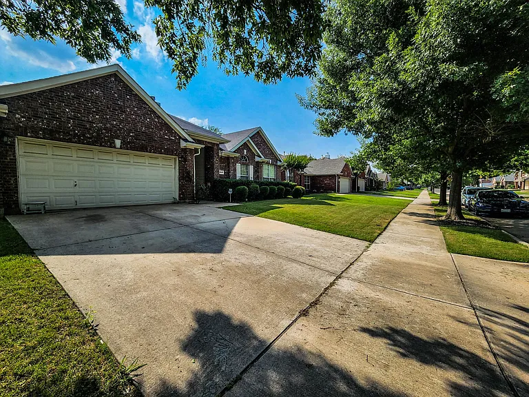 4849 Gloucester Dr — Photo 27