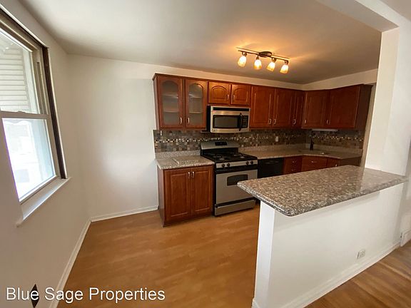 4th image of 917 Poplar Ave