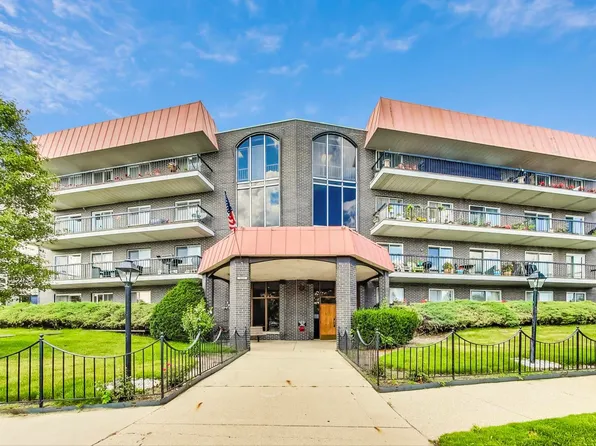 4840 Foster St APT 411, Skokie, IL 60077