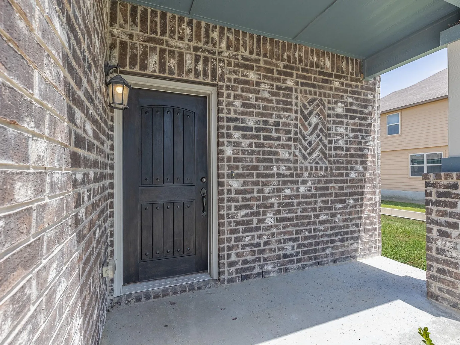 4 bed, 3.0 bath, 2139 sqft, $1,990 — Photo 4