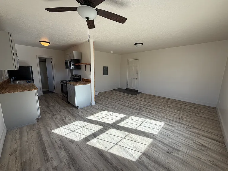 903 State St #4 — Photo 5