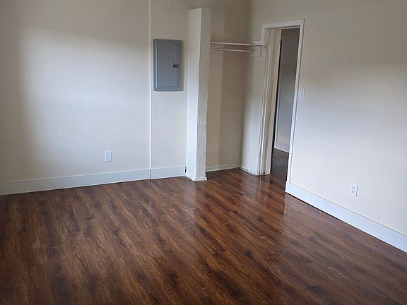 4th image of 209 9th Ave W #A