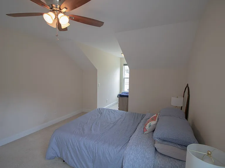 4 Gresham Ln — Photo 32