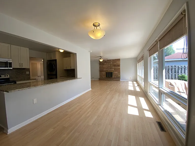 8143 Howard Ave — Photo 9