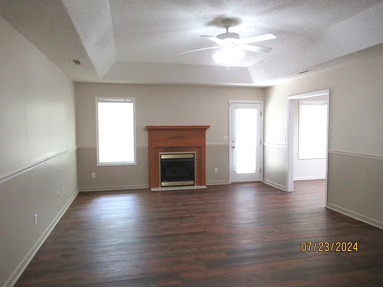 3590 Oleander Dr — Photo 2