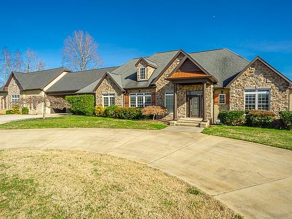 3rd image of 170 Southern Woods Ct