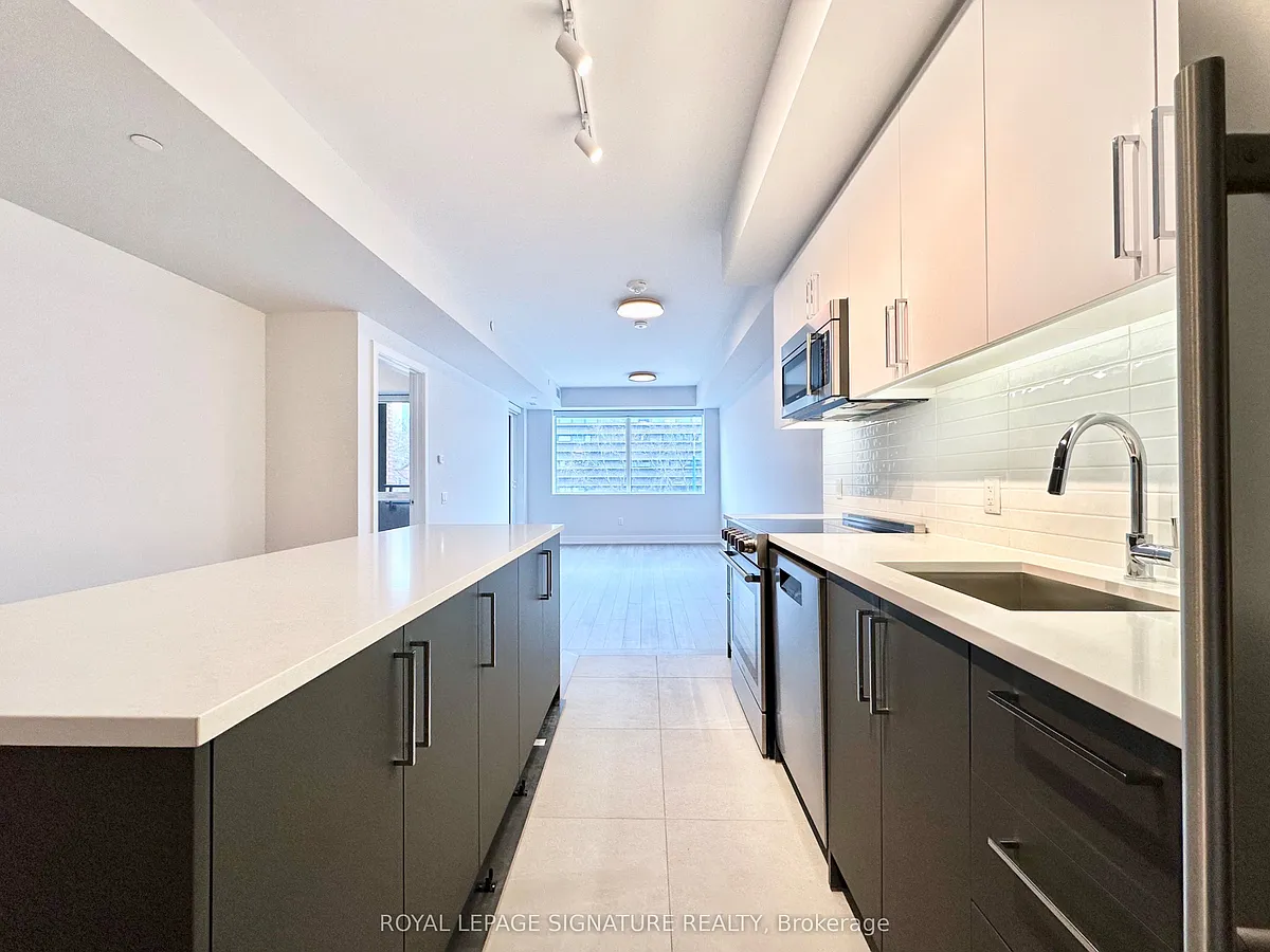 Building Photo - 664 Spadina Ave #210