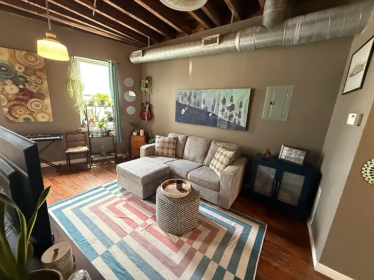 209 W Girard Ave — Photo 2