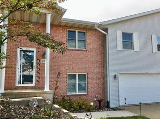 1555 Donovan Dr, Dubuque, IA 52002