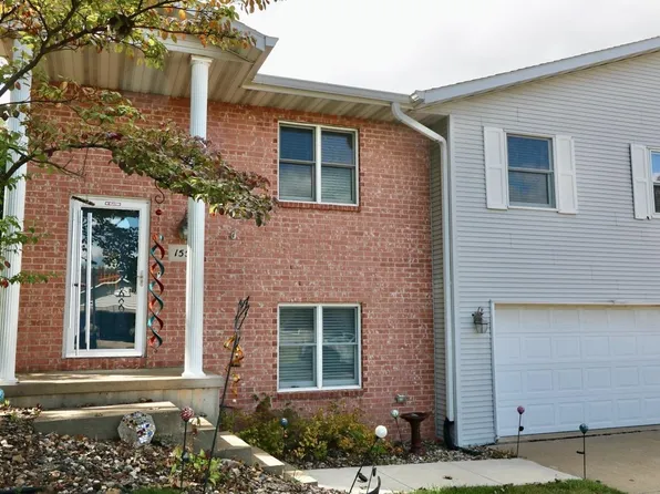 1555 Donovan Dr, Dubuque, IA 52002