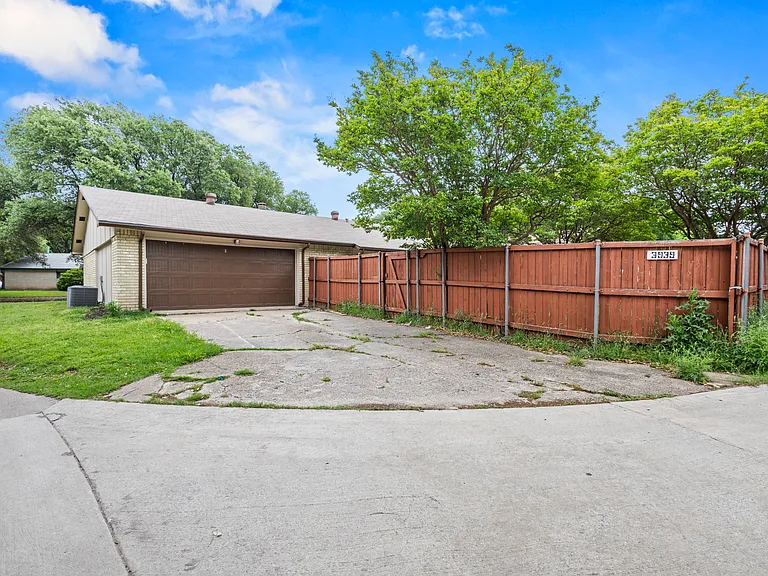 3939 Branch Hollow Dr — Photo 17