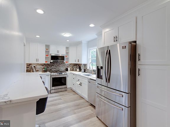 3rd image of 8407 Berea Ct