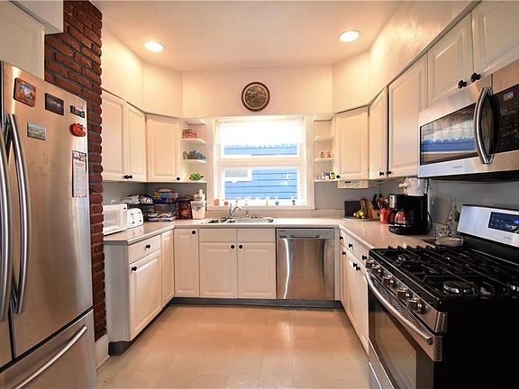 3rd image of 32 Beckman Ave