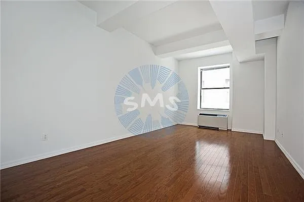 Rented by Space Marketing Shop | media 32