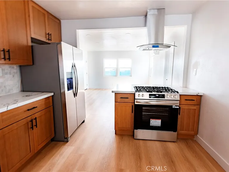 780 E Walton St — Photo 6
