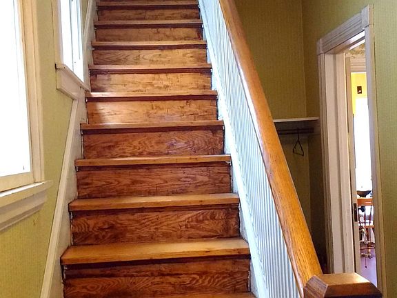 Beautiful 1890 woodwork as you go upstairs. We now have baby gates on but will take them off if you don't have little ones!