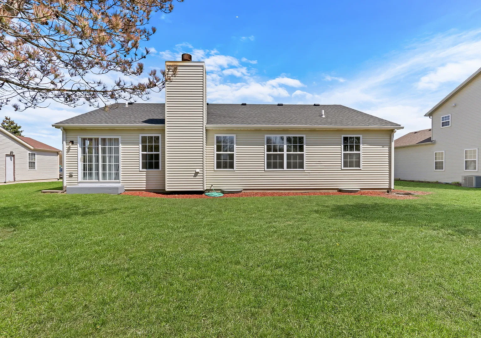 3 bed, 1542 sqft, $2,950 — Photo 3