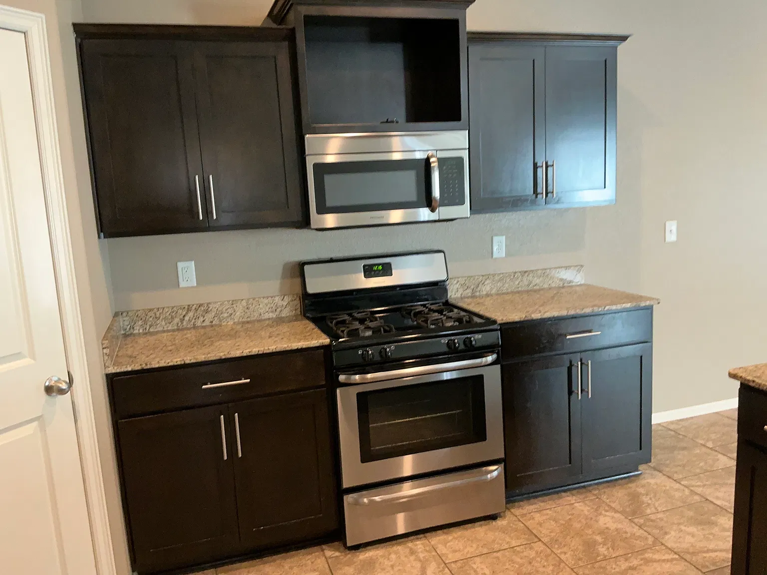 4 bed, 2.0 bath, 1997 sqft, $2,280 — Photo 3