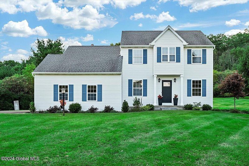 2nd image of 2 Saddle Club Hill Drive