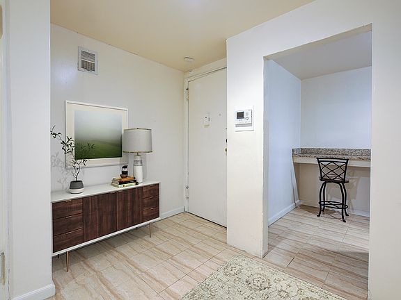 5th image of 25 Burns St APT 1A
