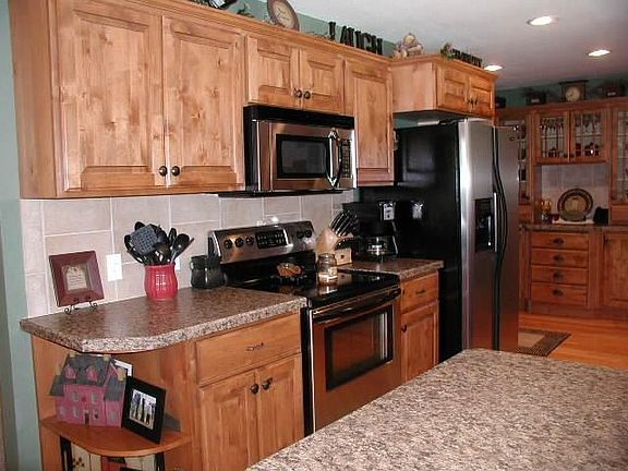 3rd image of 643 1st Ave NW