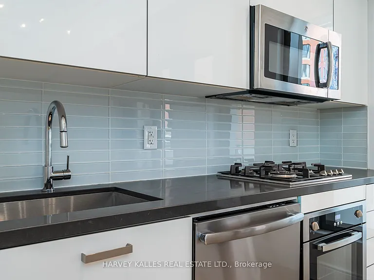 11 Charlotte St #507 — Photo 16